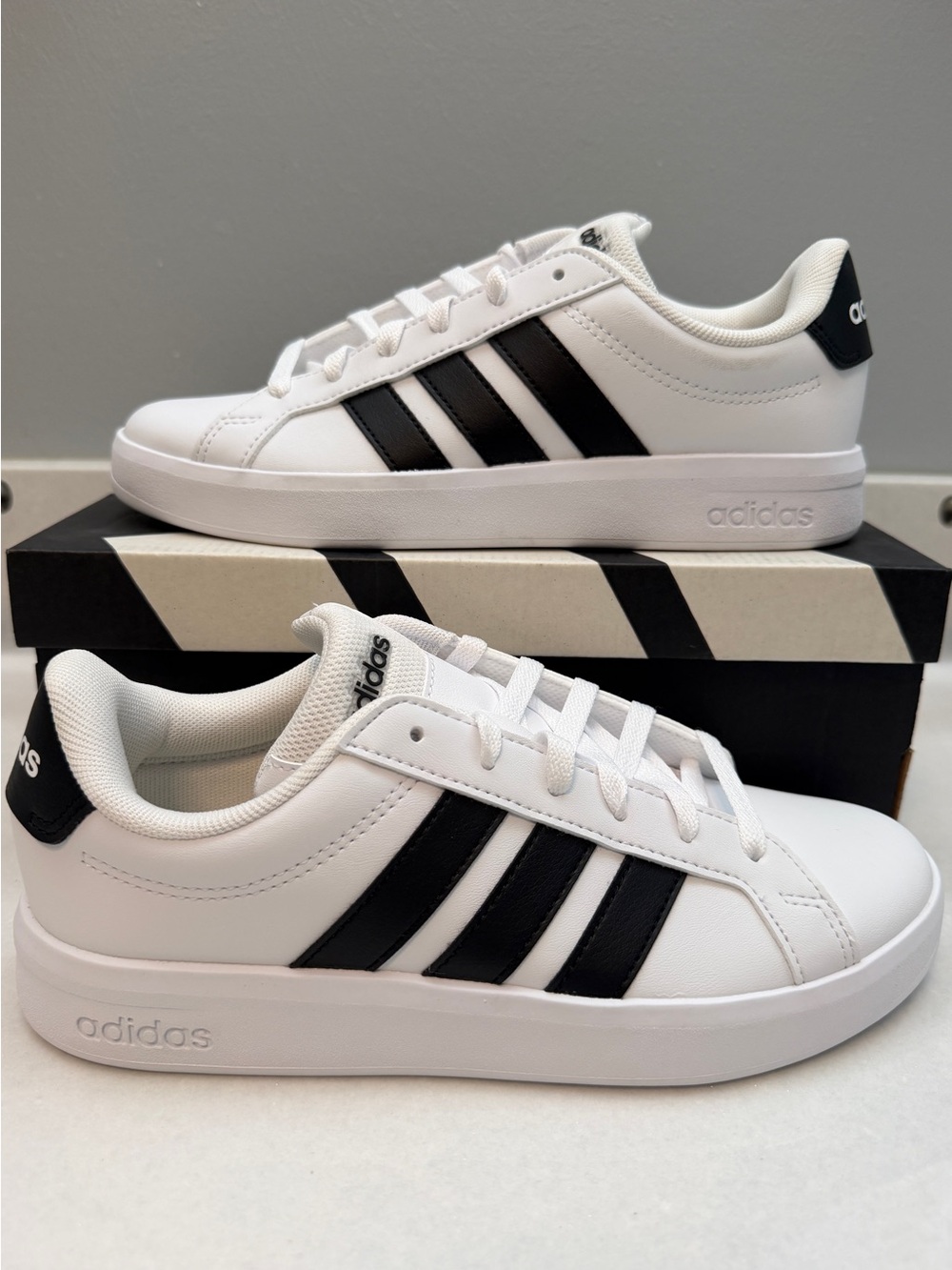 Adidas Grand Court 3.0 J Big Kids Sneakers White Black Size 5.5 NWT